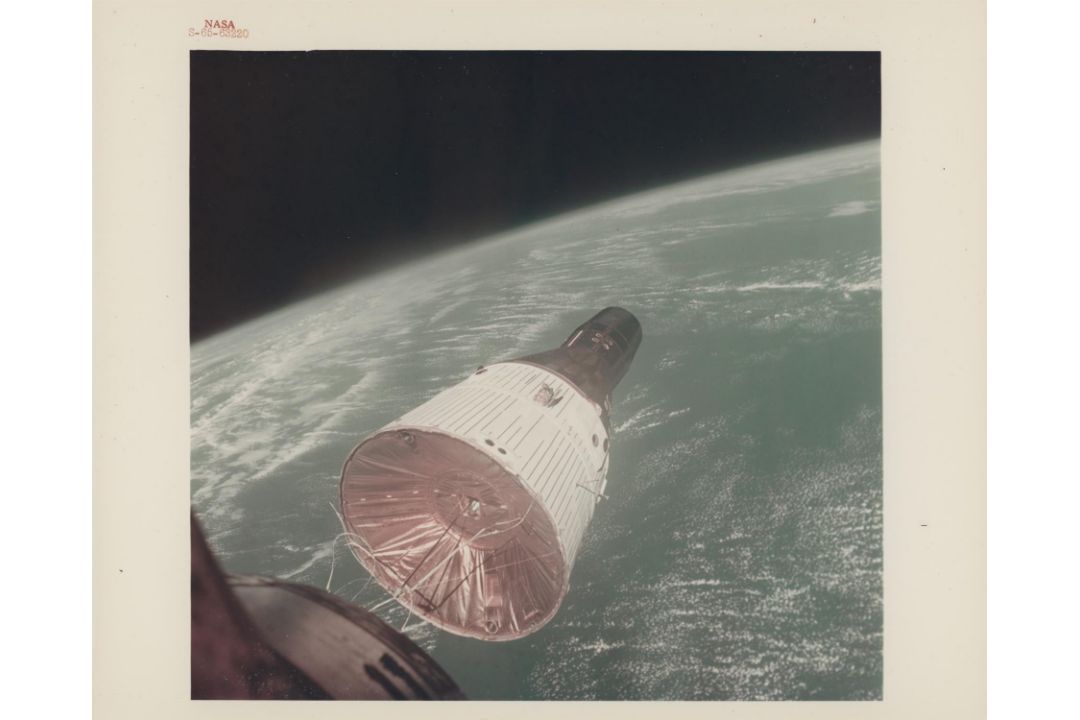 Gemini 7 spacecraft orbiting the Earth, Gemini 6A, December 1965 - Image 1 of 2