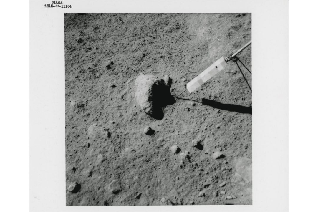Close-ups documenting geological investigations at station 9A, Apollo 15, July-August 1971, EVA 3 - Image 8 of 9