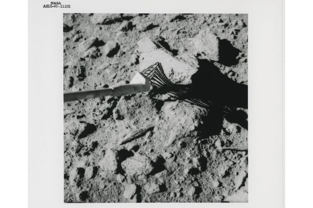 Close-ups documenting geological investigations at station 9A, Apollo 15, July-August 1971, EVA 3 - Image 2 of 9