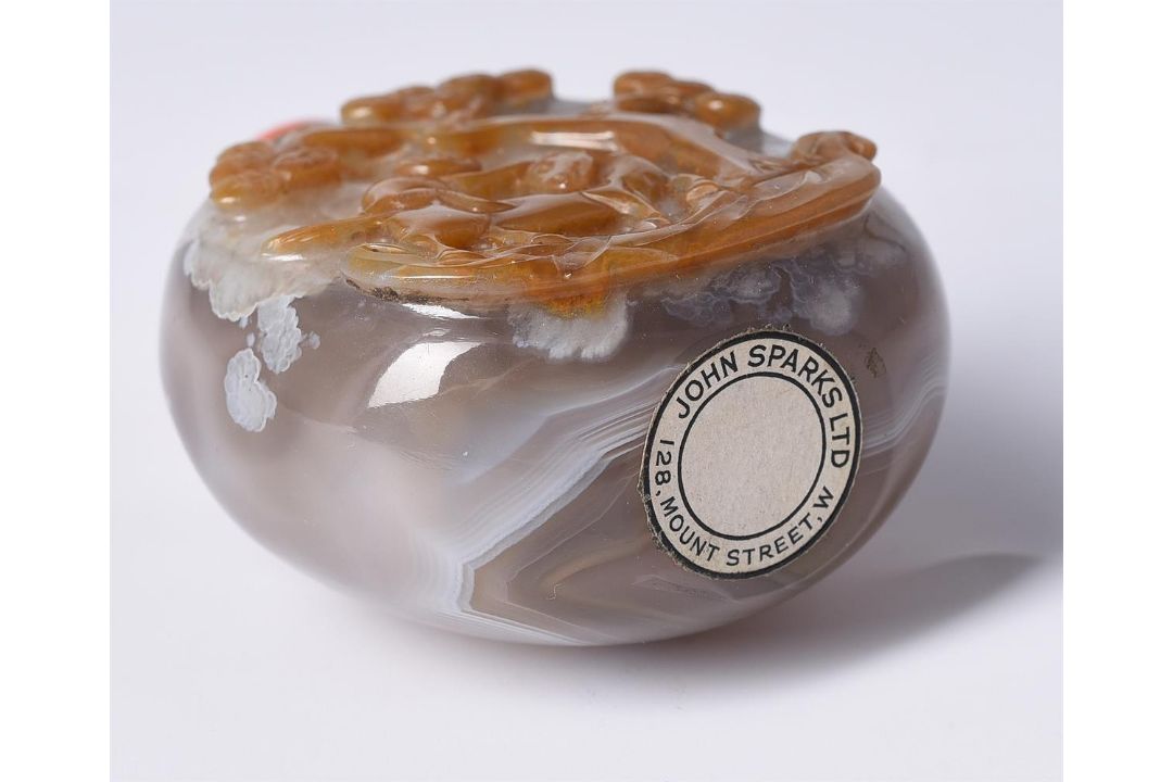 Y A good Chinese banded agate snuff bottle - Image 4 of 4