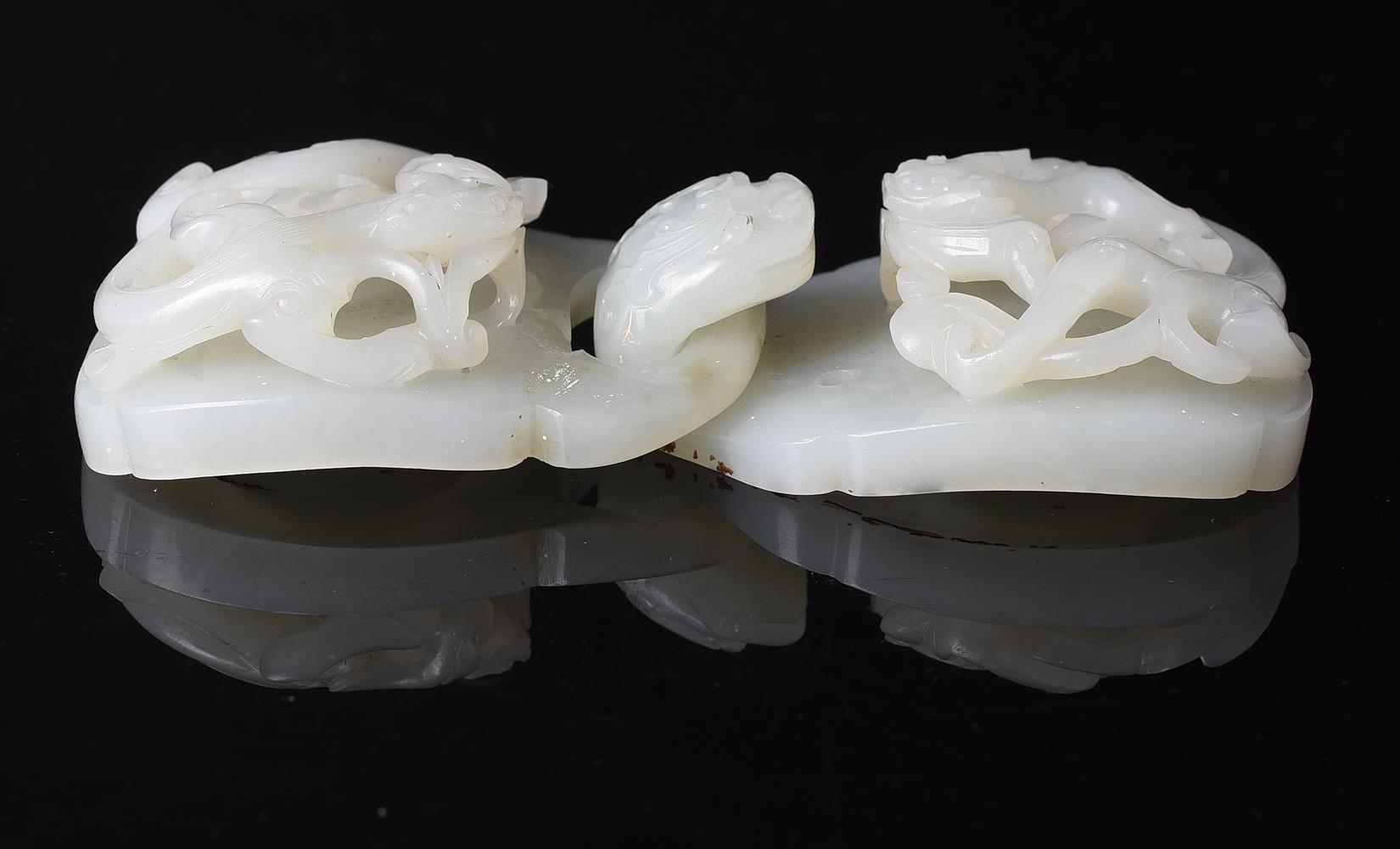 A Chinese pale celadon jade buckle - Image 2 of 5
