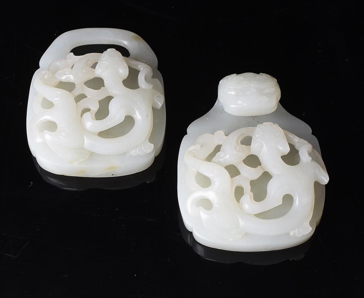 A Chinese pale celadon jade buckle - Image 4 of 5