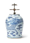 A LARGE CHINESE BLUE AND WHITE 'DRAGON' VASEQING DYNASTY