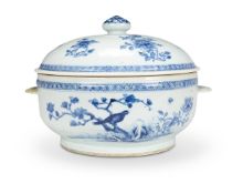 A CHINESE BLUE AND WHITE CIRCULAR TUREEN AND COVER