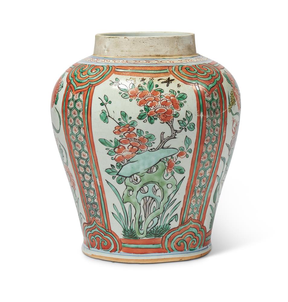 A CHINESE 'WUCAI' VASE, 17TH CENTURY