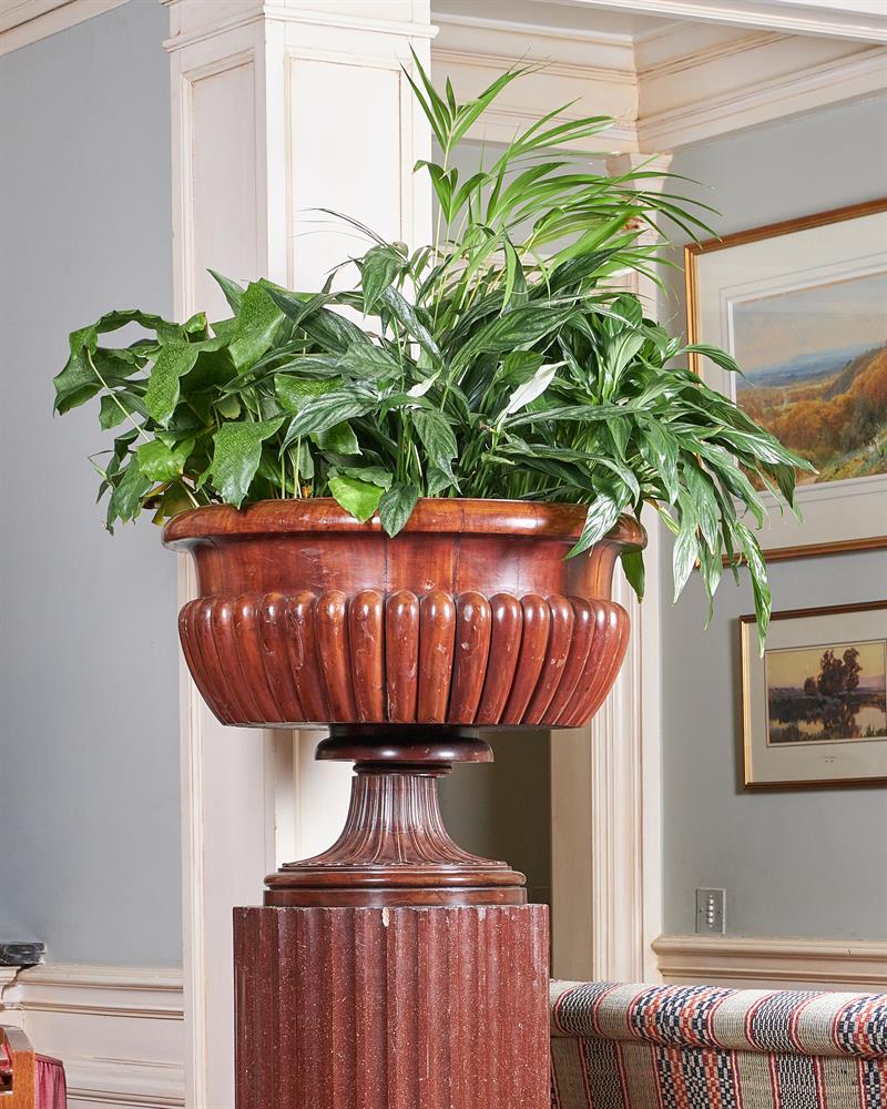 A GEORGE IV MAHOGANY WINE CISTERN, CIRCA 1830 - Image 2 of 2