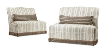 A PAIR OF WALNUT AND PARCEL-GILT BANQUETTE SEATS IN VICTORIAN STYLE, LATE 20TH CENTURY