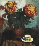 λ Piet van Wyngaerdt (Dutch 1873-1964), Chrysanthemums in a vase