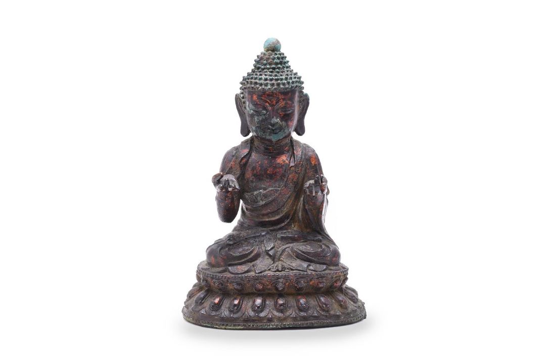 A Chinese lacquered gilt bronze figure of Buddha - Image 1 of 6