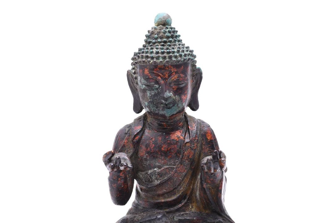 A Chinese lacquered gilt bronze figure of Buddha - Image 2 of 6