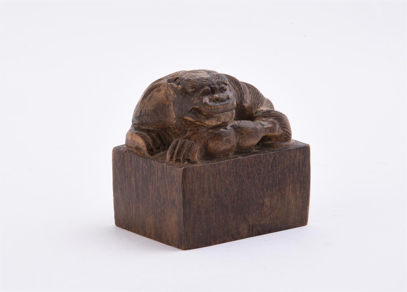 A Chinese wood 'Buddhist' lion seal - Image 2 of 3