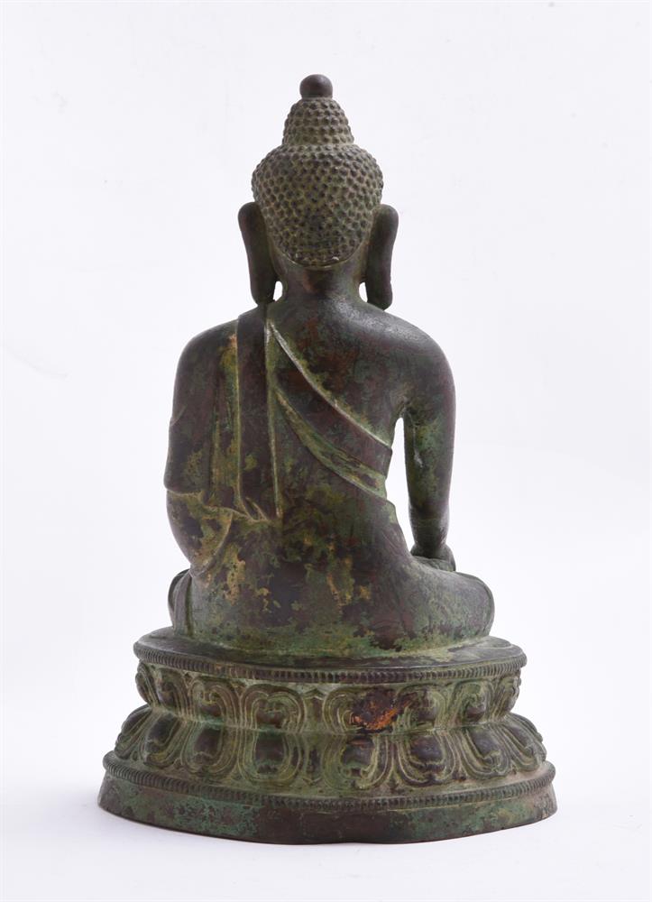 A Tibetan bronze figure of Buddha - Image 4 of 7
