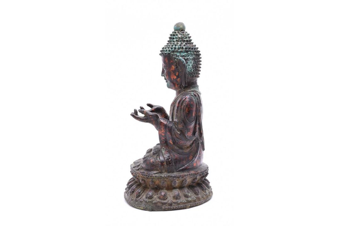 A Chinese lacquered gilt bronze figure of Buddha - Image 4 of 6