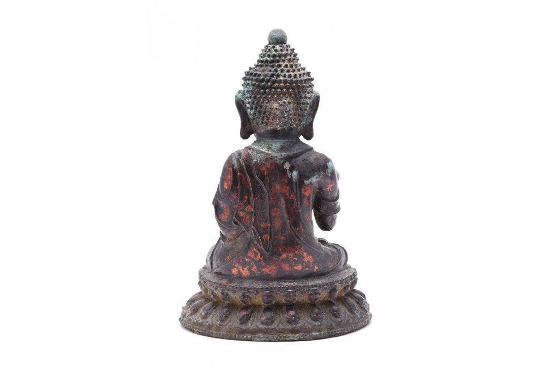 A Chinese lacquered gilt bronze figure of Buddha - Image 5 of 6