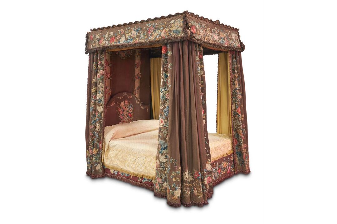 AN EBONISED OAK FOUR-POSTER, 18TH CENTURY AND LATER - Image 8 of 26