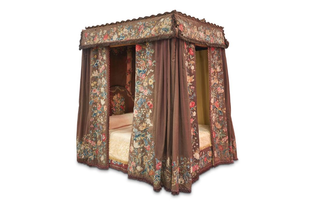 AN EBONISED OAK FOUR-POSTER, 18TH CENTURY AND LATER - Image 7 of 26
