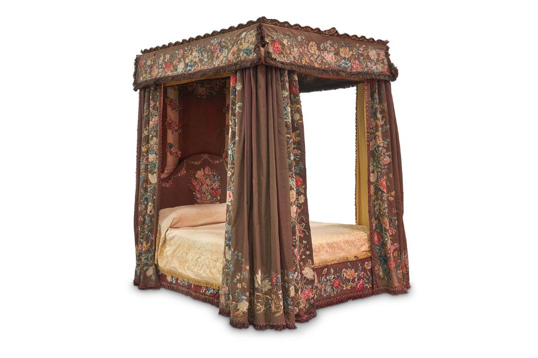 AN EBONISED OAK FOUR-POSTER, 18TH CENTURY AND LATER - Image 10 of 26