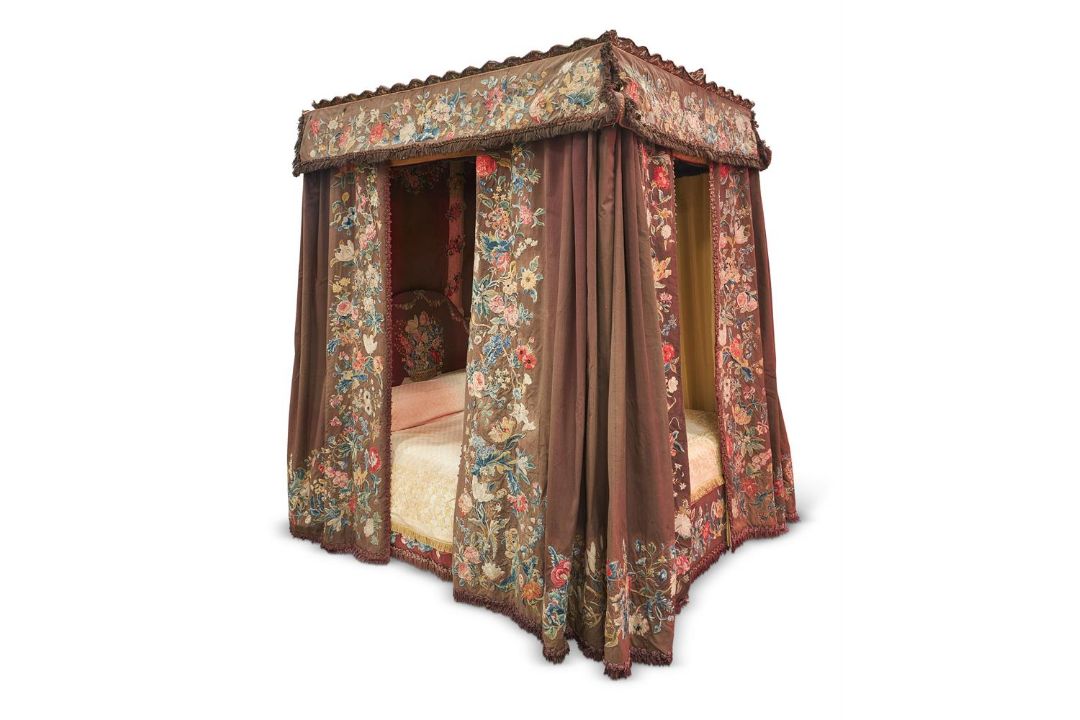 AN EBONISED OAK FOUR-POSTER, 18TH CENTURY AND LATER - Image 5 of 26