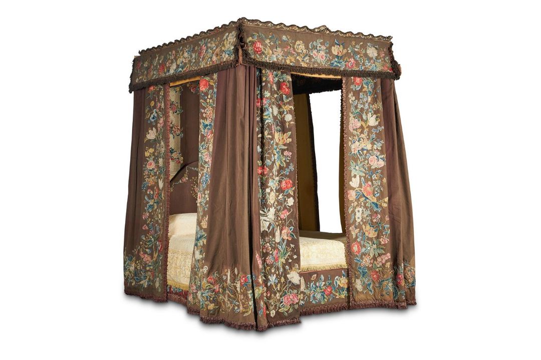 AN EBONISED OAK FOUR-POSTER, 18TH CENTURY AND LATER - Image 1 of 26
