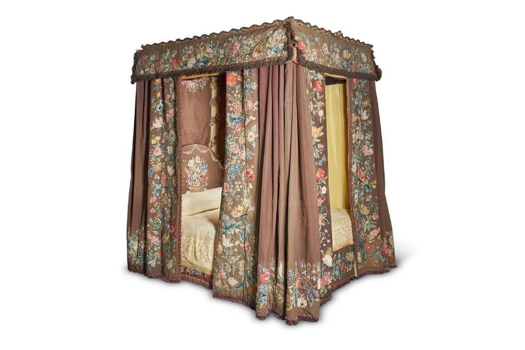AN EBONISED OAK FOUR-POSTER, 18TH CENTURY AND LATER - Image 6 of 26