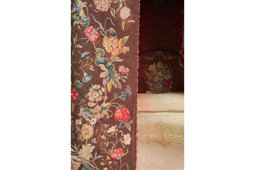 AN EBONISED OAK FOUR-POSTER, 18TH CENTURY AND LATER - Image 14 of 26