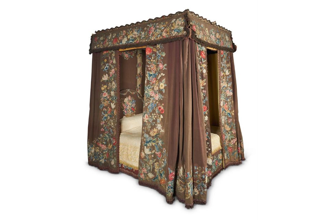 AN EBONISED OAK FOUR-POSTER, 18TH CENTURY AND LATER - Image 4 of 26
