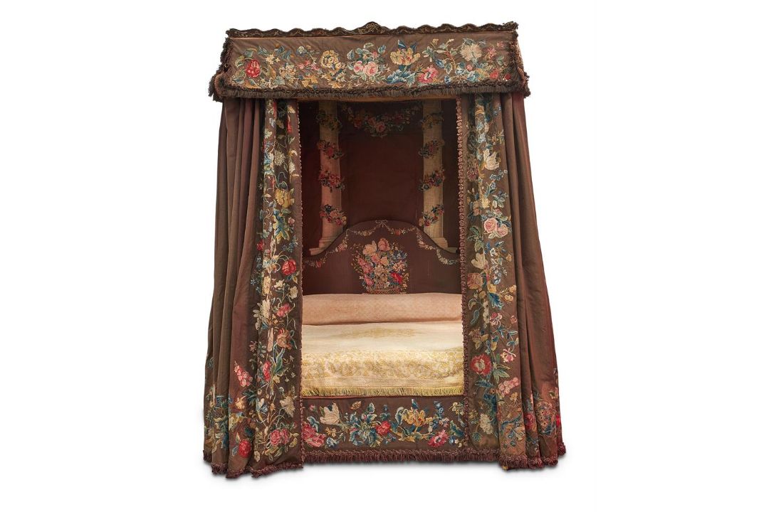 AN EBONISED OAK FOUR-POSTER, 18TH CENTURY AND LATER - Image 11 of 26
