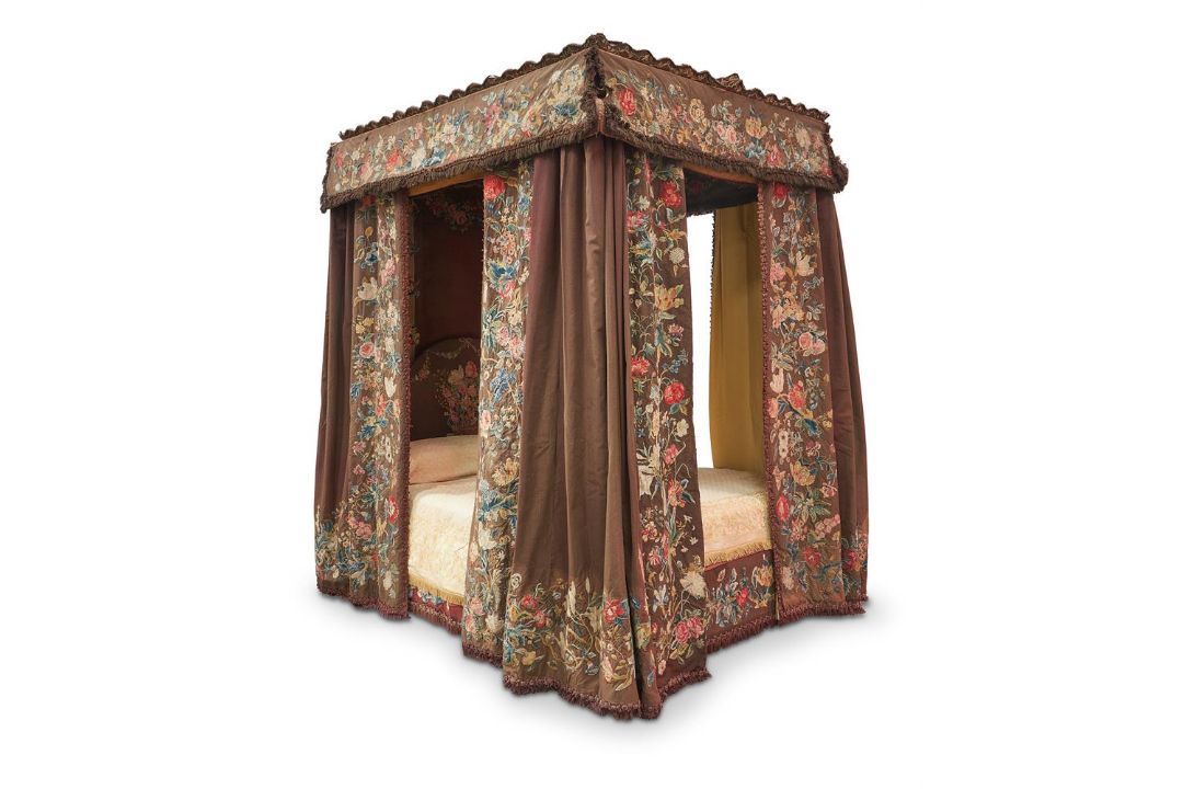 AN EBONISED OAK FOUR-POSTER, 18TH CENTURY AND LATER - Image 3 of 26