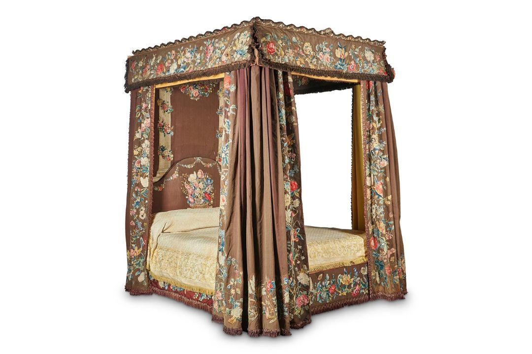 AN EBONISED OAK FOUR-POSTER, 18TH CENTURY AND LATER - Image 9 of 26