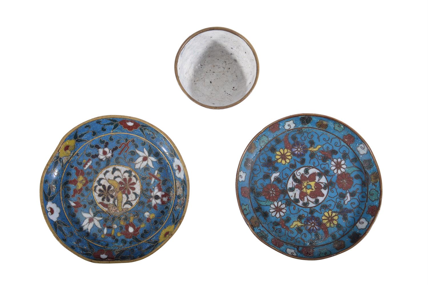 A COLLECTION OF CHINESE CLOISONNÉ BOWLS AND DISHES MING-QING DYNASTY AND LATER - Image 2 of 7