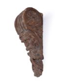 A GEORGE II CARVED WOOD AND PAINTED MASK CORBEL OR WALL MOUNT, MID 18TH CENTURY