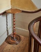 A WILLIAM & MARY WALNUT PEDESTAL TABLE, CIRCA 1690