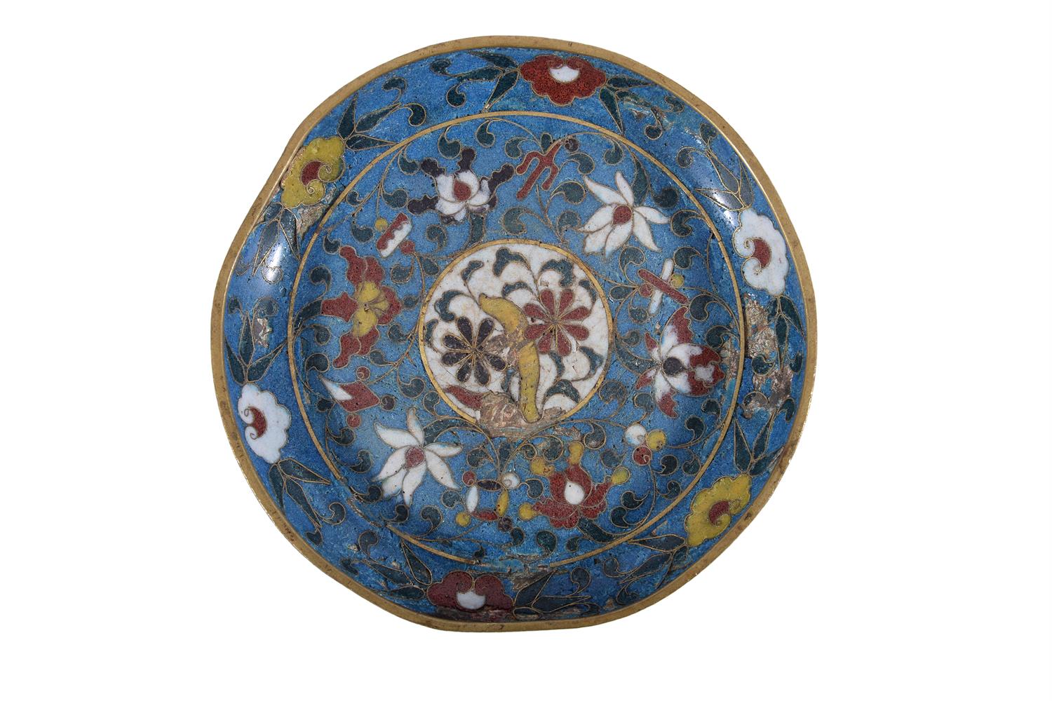 A COLLECTION OF CHINESE CLOISONNÉ BOWLS AND DISHES MING-QING DYNASTY AND LATER - Image 3 of 7