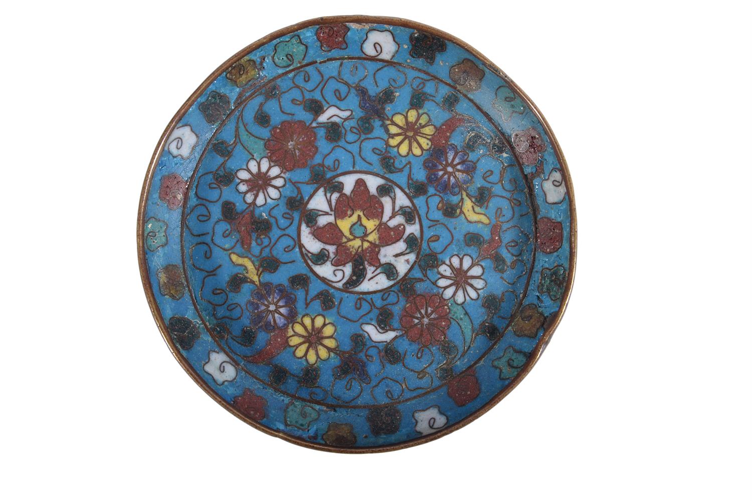 A COLLECTION OF CHINESE CLOISONNÉ BOWLS AND DISHES MING-QING DYNASTY AND LATER - Image 4 of 7