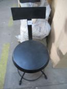 1x Ind Stool 4