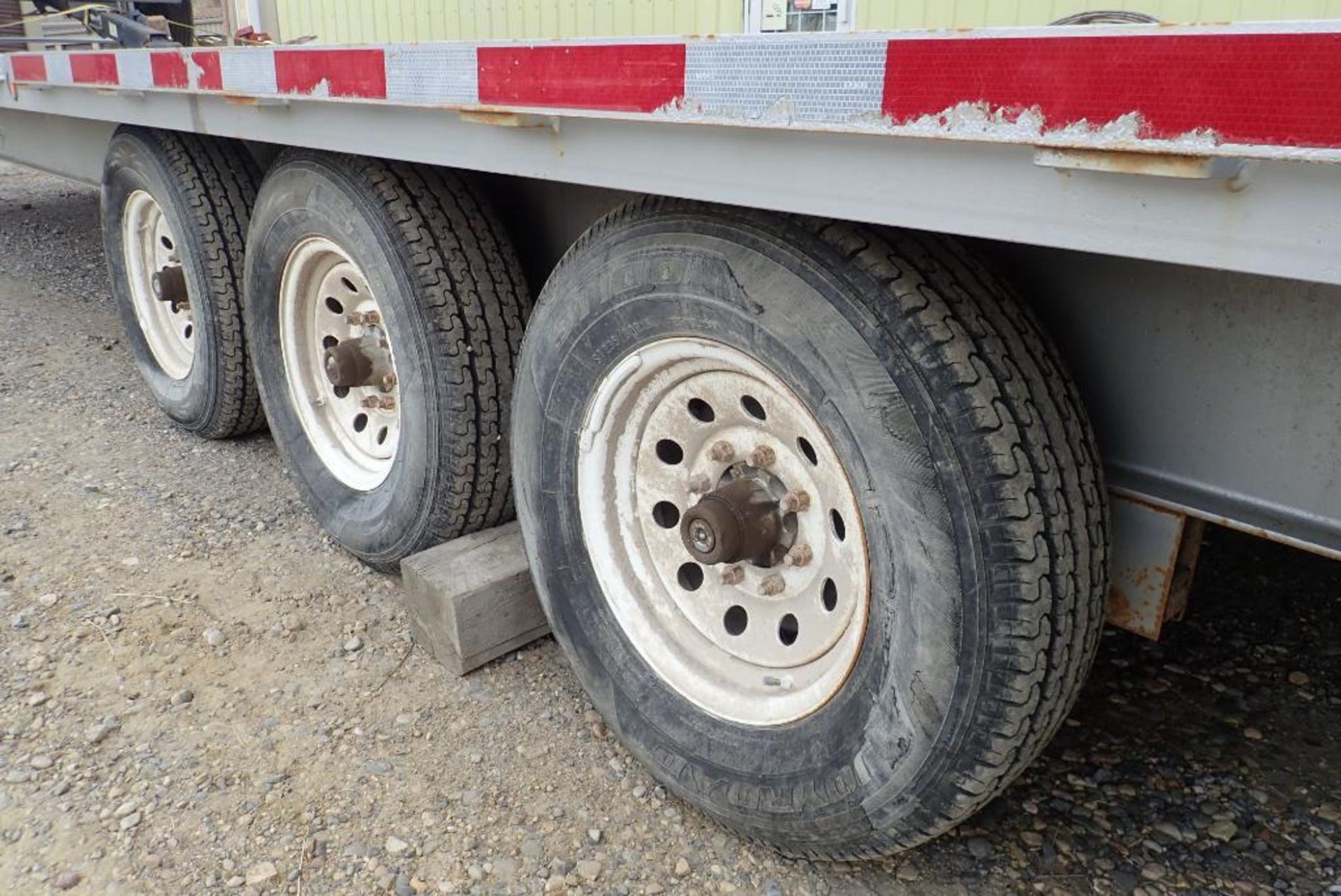 2014 ABU Tridem Axle Gooseneck 36' Flatdeck Trailer. VIN 4UGFG3638ED026522. - Image 4 of 6