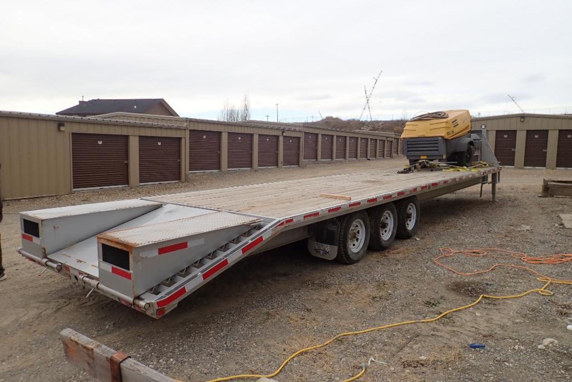 2014 ABU Tridem Axle Gooseneck 36' Flatdeck Trailer. VIN 4UGFG3638ED026522. - Image 2 of 6