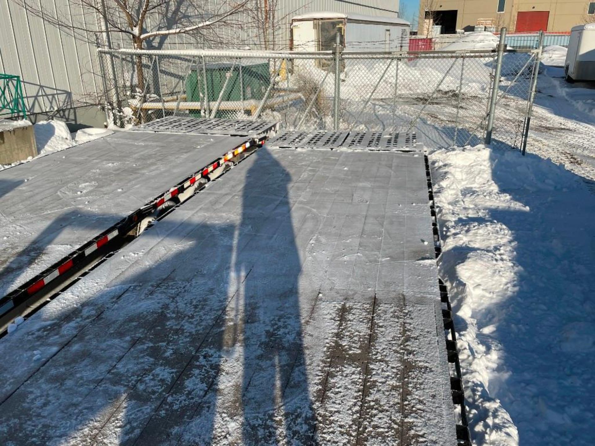 2018 Trailtech H370-24 Tridem Axle Gooseneck Flatdeck Trailer. VIN 2CU54AREXJ2039063.**IN EDMONTON** - Image 2 of 4