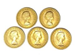 Elizabeth II five gold Sovereign coins, 1967