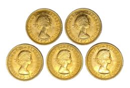 Elizabeth II five gold Sovereign coins, 1967