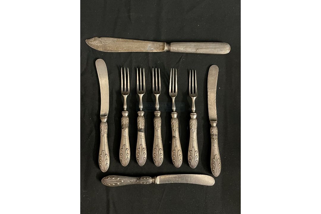 WHITE STAR LINE: Set of twenty five forks with burgees to the handles with a further four White Star