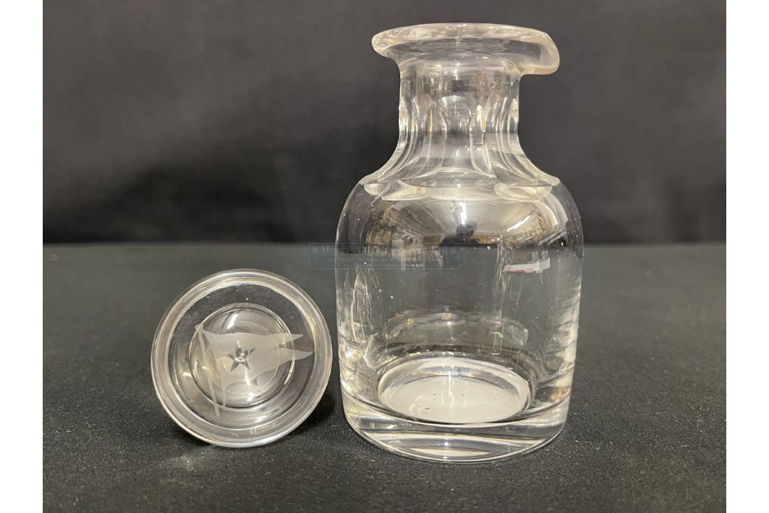 WHITE STAR LINE: First-Class vinegar/oil bottle, house flag engraved to top. 4½ins.