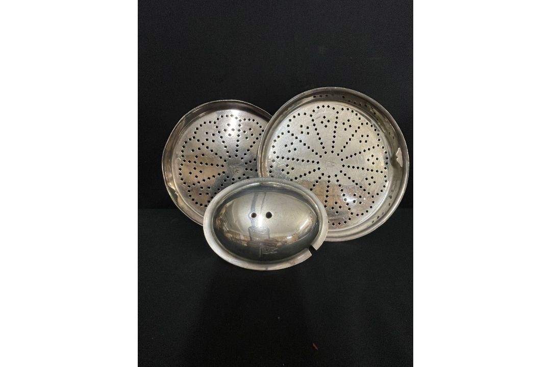 WHITE STAR LINE: Elkington plate asparagus drainers x 2. 8½ins. and 7½ins. Plus a tureen lid. (3) - Image 2 of 2