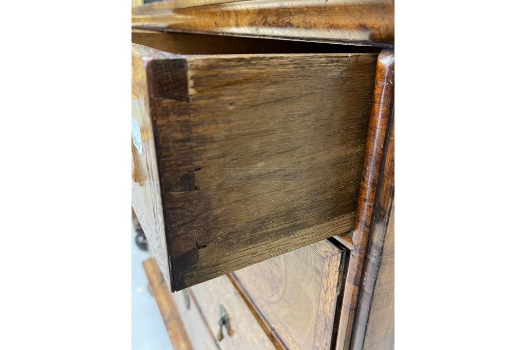 18th cent. Walnut chest of drawers, with seaweed marquetry inlay, cross banded and inlaid to the - Image 4 of 6