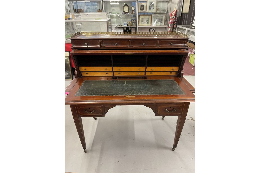 Late 19th cent. Mahogany cylinder top desk having original brass gallery to mahogany top above - Image 1 of 4