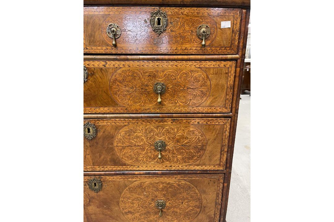 18th cent. Walnut chest of drawers, with seaweed marquetry inlay, cross banded and inlaid to the - Image 2 of 6