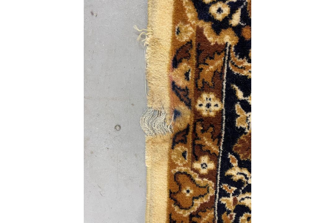 Carpets & Rugs: 20th cent. Carpet Iranian, Tehran, worsted wool, ivory ground, with large central - Image 2 of 2