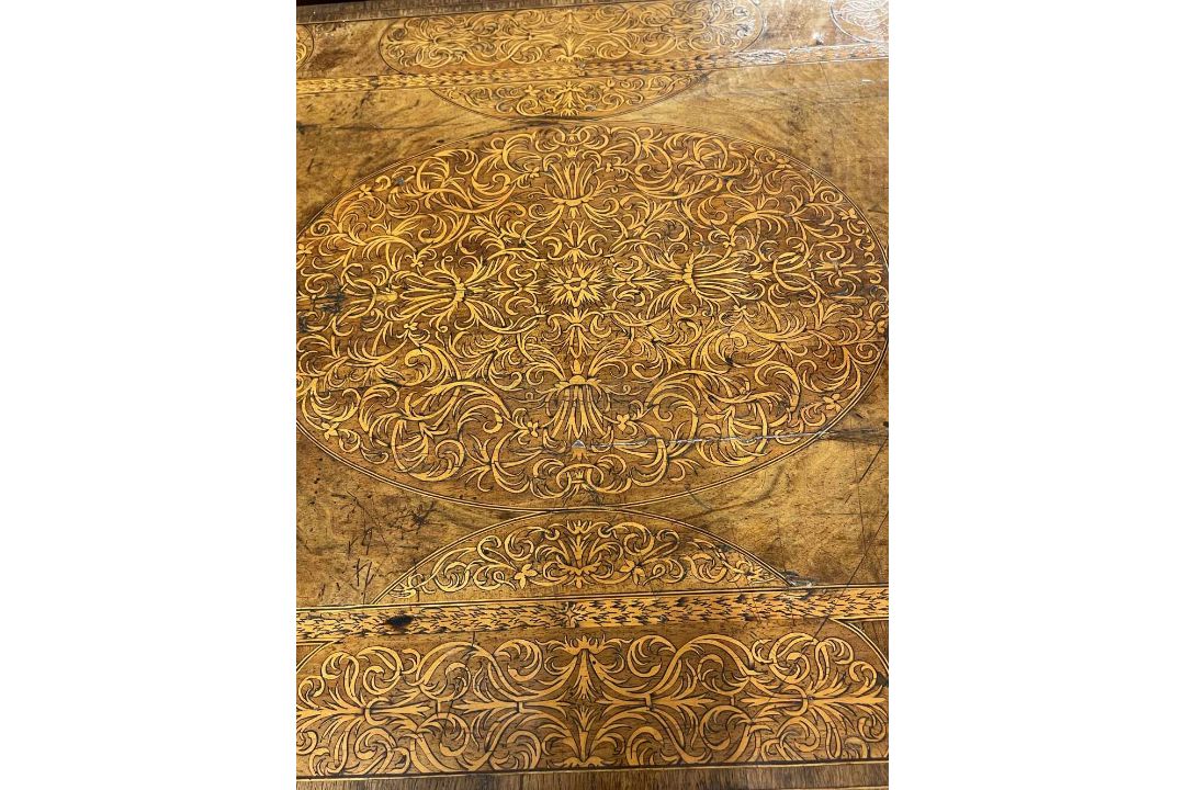 18th cent. Walnut chest of drawers, with seaweed marquetry inlay, cross banded and inlaid to the - Image 3 of 6
