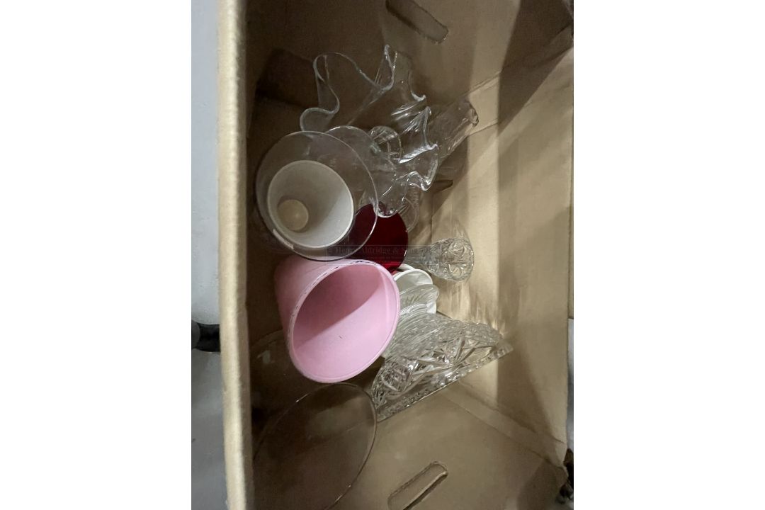 20th cent. Plated Ware & Glass: Queens Ware pattern part canteen, misc. plate, handkerchief vases - Image 1 of 3