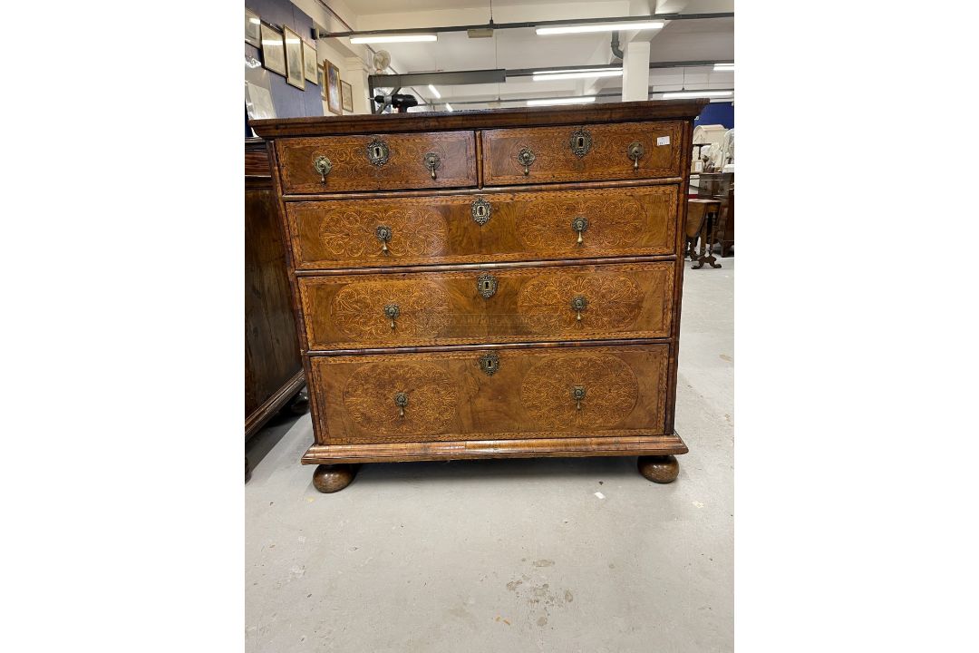 18th cent. Walnut chest of drawers, with seaweed marquetry inlay, cross banded and inlaid to the - Image 1 of 6